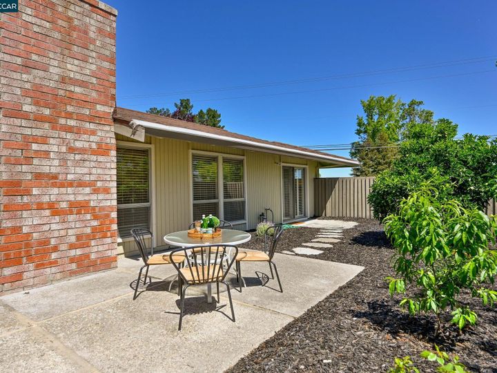 106 Rolling Green Cir, Pleasant Hill, CA | Rolling Green. Photo 15 of 24