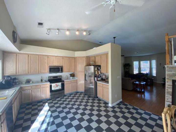 1096 Lourence Dr, Tracy, CA | . Photo 15 of 31