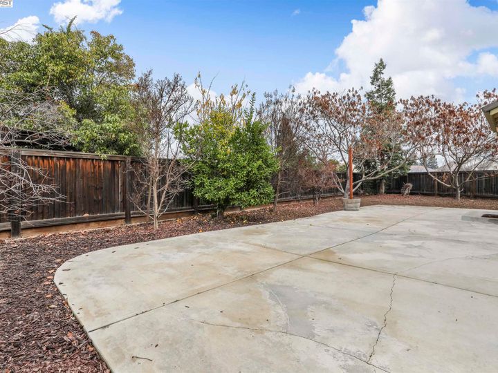 1236 Picadilly Ln, Brentwood, CA | Rose Garden. Photo 35 of 38