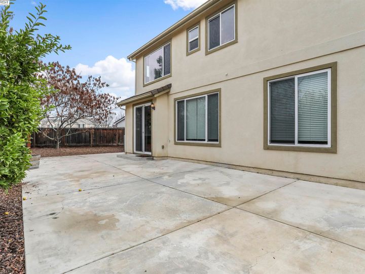 1236 Picadilly Ln, Brentwood, CA | Rose Garden. Photo 36 of 38