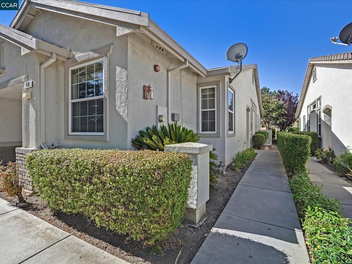 1430 Kent Pl Brentwood CA Multi-family home. Photo 4 of 23