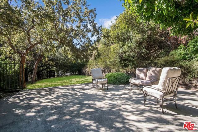1450 Benedict Canyon Dr, Beverly Hills, CA | . Photo 22 of 29