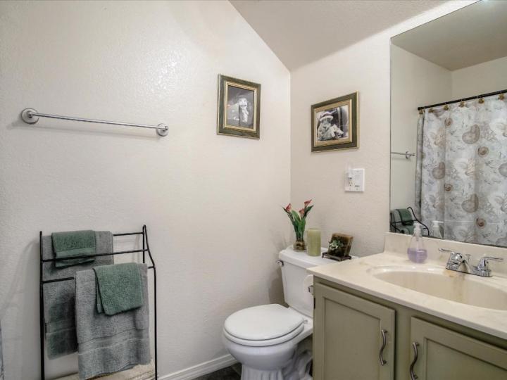1451 Squire Ct, Hollister, CA, 95023 Townhouse. Photo 19 of 28