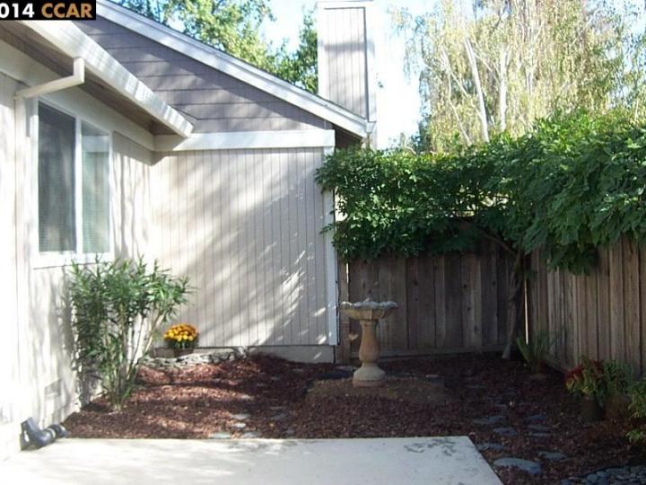 16 Donegal Way, Martinez, CA, 94553-6270 Townhouse. Photo 11 of 14