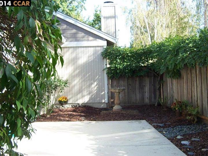 16 Donegal Way, Martinez, CA, 94553-6270 Townhouse. Photo 12 of 14