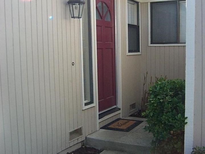 16 Donegal Way, Martinez, CA, 94553-6270 Townhouse. Photo 3 of 14