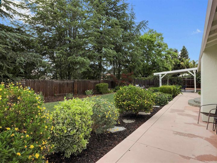 1833 Leo Ln, Concord, CA | Ayers Ranch. Photo 36 of 39