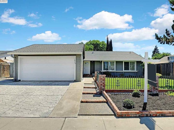 1944 Lincoln Blvd, Tracy, CA | Central Tracy. Photo 2 of 26