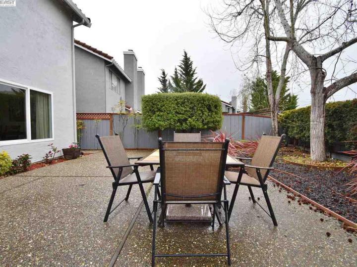 19859 Laurelwood Dr, Castro Valley, CA, 94552 Townhouse. Photo 31 of 40