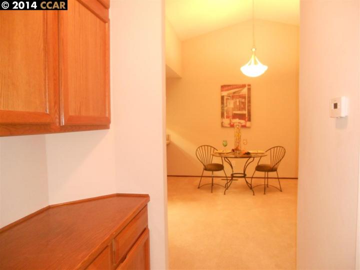 2 Donegal Way, Martinez, CA, 94553 Townhouse. Photo 11 of 25