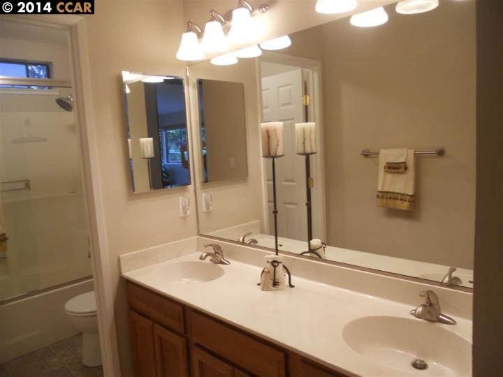 2 Donegal Way, Martinez, CA, 94553 Townhouse. Photo 14 of 25