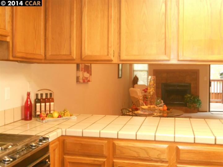 2 Donegal Way, Martinez, CA, 94553 Townhouse. Photo 5 of 25