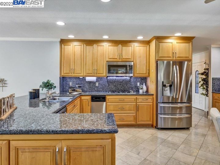 2032 Country Dr, Fremont, CA | Parkmont. Photo 15 of 57