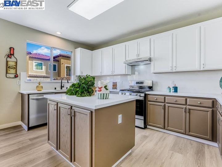 2044 Rochester Ct, Tracy, CA | Central Tracy. Photo 12 of 57