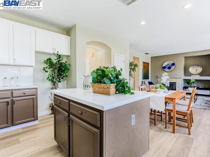 2044 Rochester Ct, Tracy, CA | Central Tracy. Photo 14 of 57