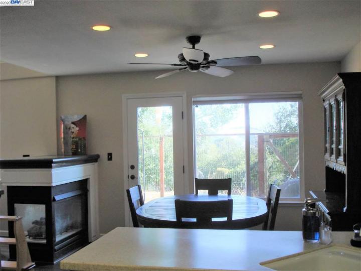 20640 Summercrest Dr, Castro Valley, CA, 94552 Townhouse. Photo 14 of 28
