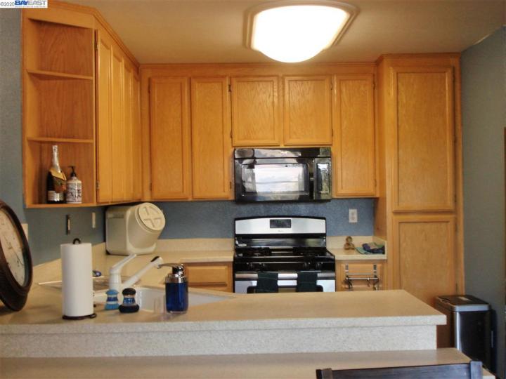 20640 Summercrest Dr, Castro Valley, CA, 94552 Townhouse. Photo 16 of 28