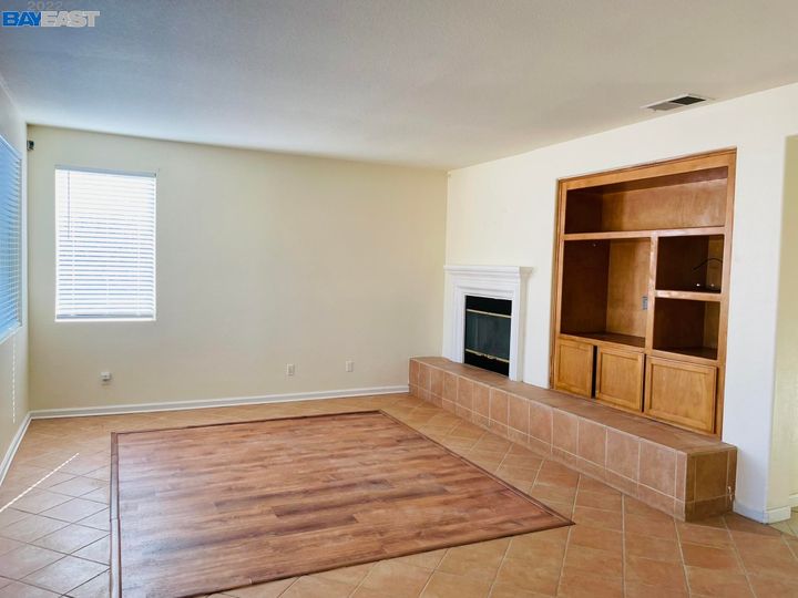 2084 Goldpine Way, Antioch, CA | Lone Tree Ests. Photo 10 of 30