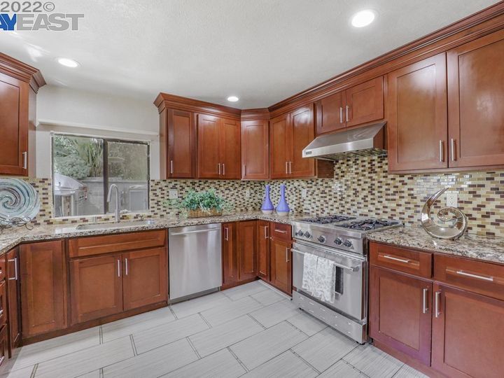 2120 Placer Dr, San Leandro, CA | Hill Crest Knoll. Photo 14 of 59