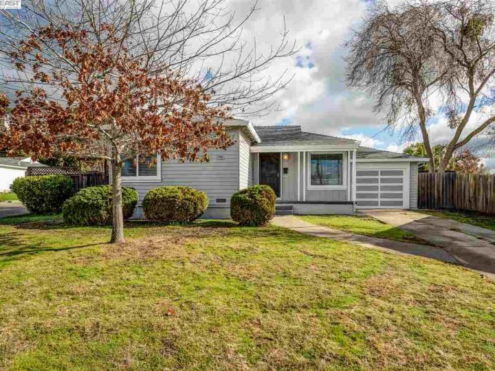 22074 Young Ave, Castro Valley, CA | Baywood. Photo 1 of 8