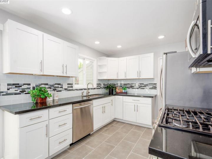 22074 Young Ave, Castro Valley, CA | Baywood. Photo 3 of 8