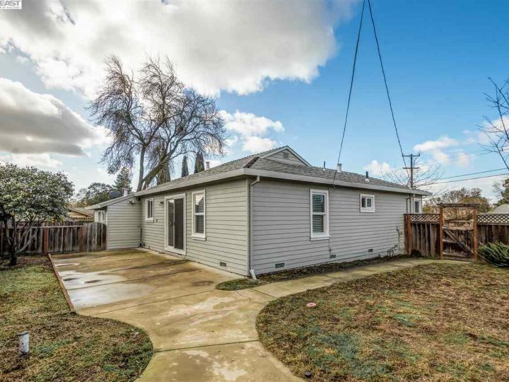22074 Young Ave, Castro Valley, CA | Baywood. Photo 8 of 8