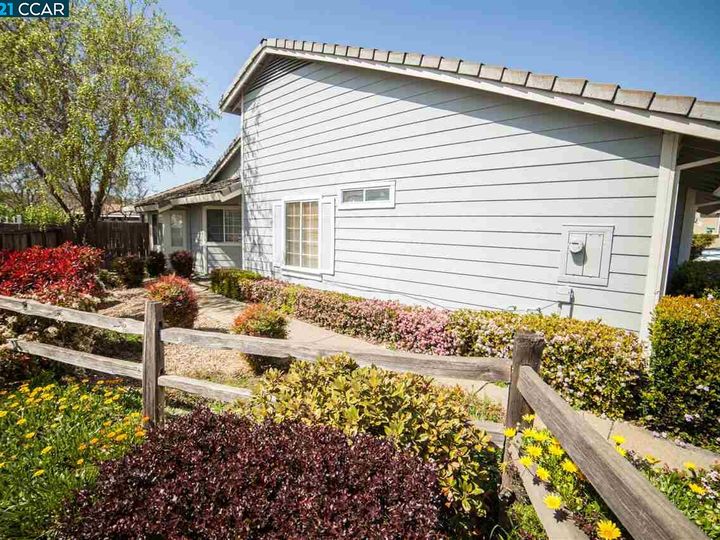 225 Heron Dr, Pittsburg, CA, 94565 Townhouse. Photo 3 of 38