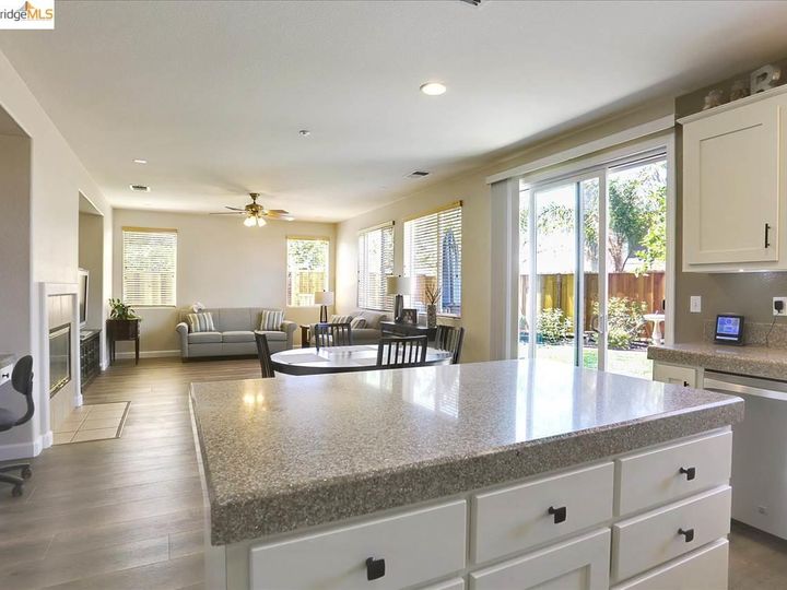 2267 Montecito Ct, Brentwood, CA | Brentwood Hills. Photo 9 of 39