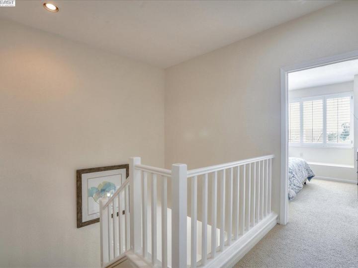 23278 Canyon Terrace Dr, Castro Valley, CA, 94552 Townhouse. Photo 12 of 31