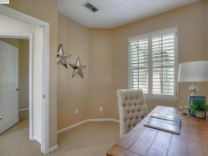 23278 Canyon Terrace Dr, Castro Valley, CA, 94552 Townhouse. Photo 19 of 31
