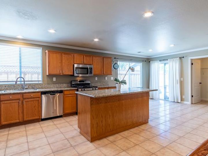 2351 Driftwood Ct, Hollister, CA | . Photo 11 of 40