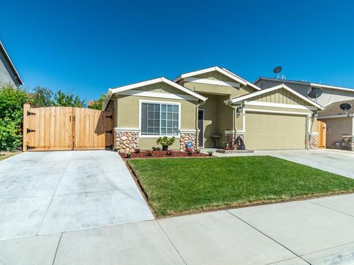 2351 Driftwood Ct, Hollister, CA | . Photo 3 of 40
