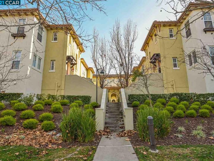 24 Matisse Ct, Pleasant Hill, CA, 94523 Townhouse. Photo 2 of 33