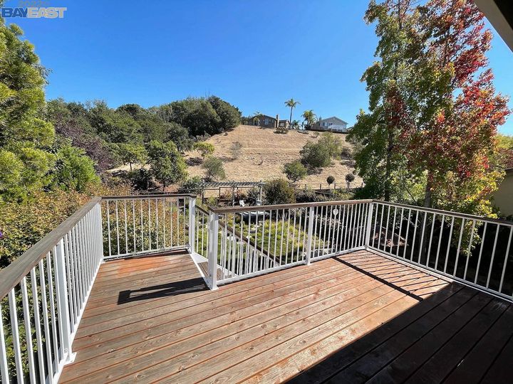 25278 Gold Hills Dr, Castro Valley, CA | 5 Canyons. Photo 24 of 35