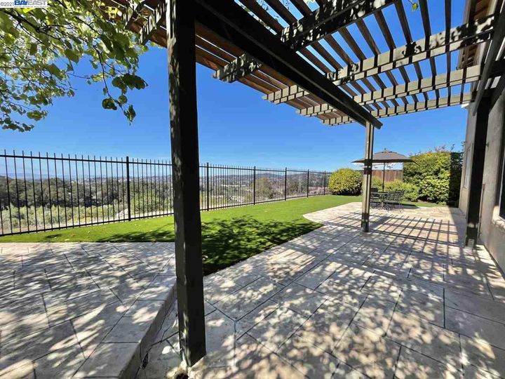 25526 Crestfield Cir, Castro Valley, CA | 5 Canyons. Photo 12 of 40