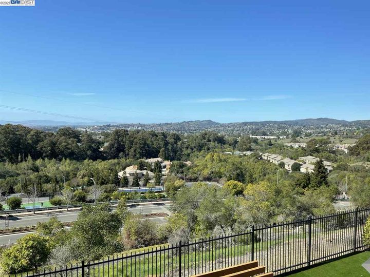 25526 Crestfield Cir, Castro Valley, CA | 5 Canyons. Photo 15 of 40