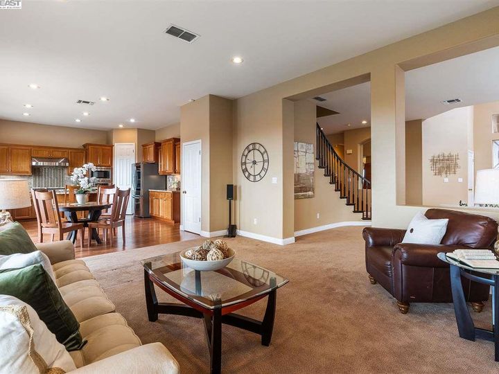 25526 Crestfield Cir, Castro Valley, CA | 5 Canyons. Photo 18 of 40
