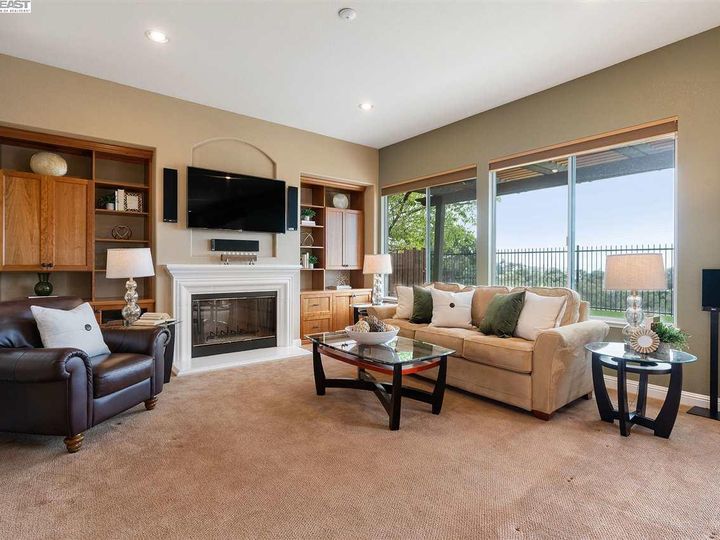 25526 Crestfield Cir, Castro Valley, CA | 5 Canyons. Photo 19 of 40
