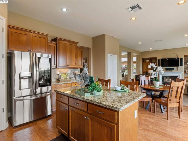 25526 Crestfield Cir, Castro Valley, CA | 5 Canyons. Photo 10 of 40