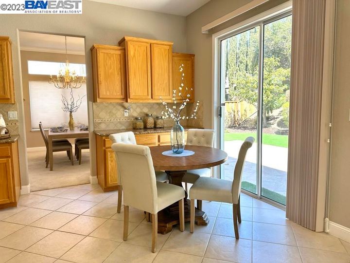 25536 Crestfield Dr, Castro Valley, CA | 5 Canyons. Photo 13 of 49