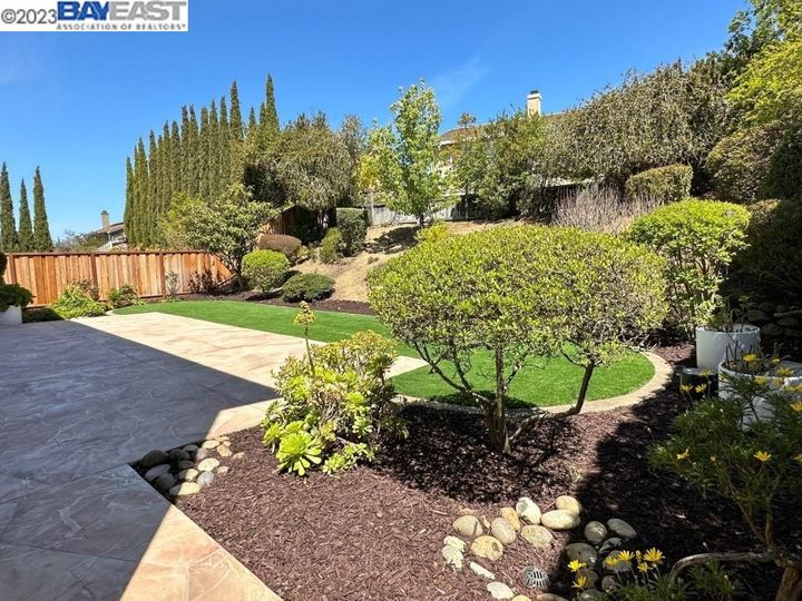 25536 Crestfield Dr, Castro Valley, CA | 5 Canyons. Photo 14 of 49