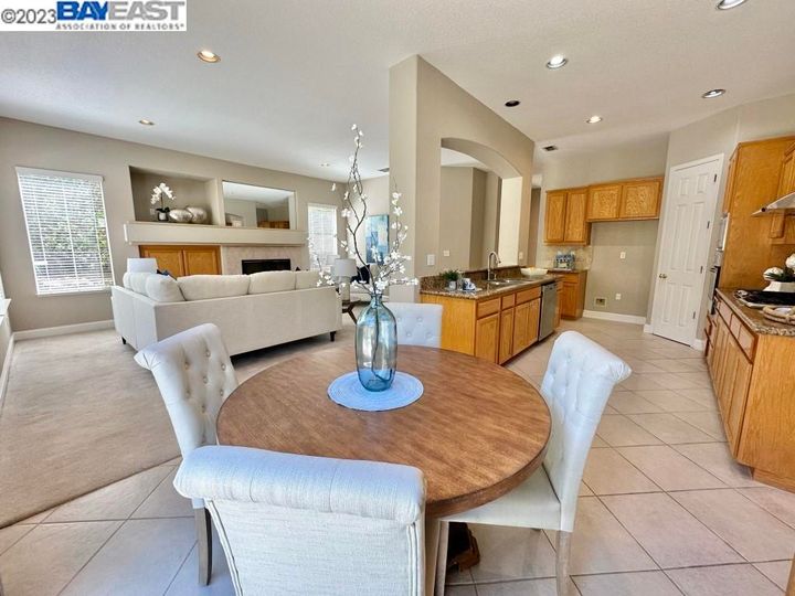 25536 Crestfield Dr, Castro Valley, CA | 5 Canyons. Photo 20 of 49