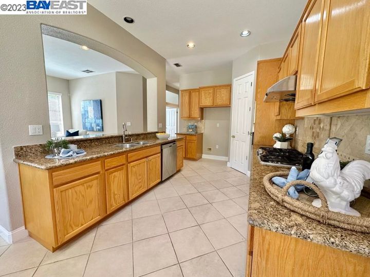 25536 Crestfield Dr, Castro Valley, CA | 5 Canyons. Photo 21 of 49