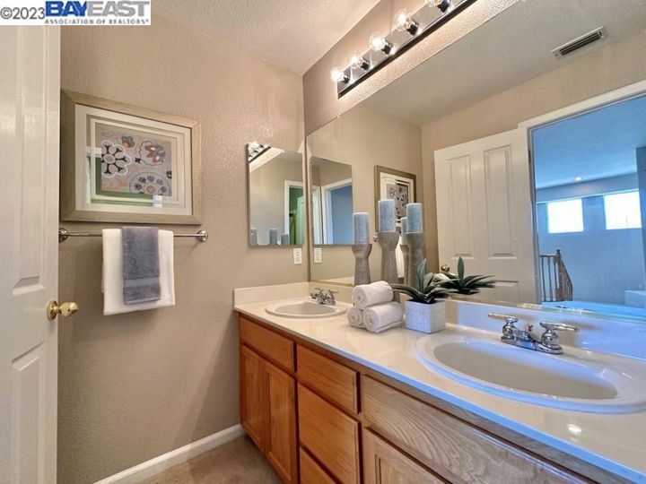 25536 Crestfield Dr, Castro Valley, CA | 5 Canyons. Photo 34 of 49
