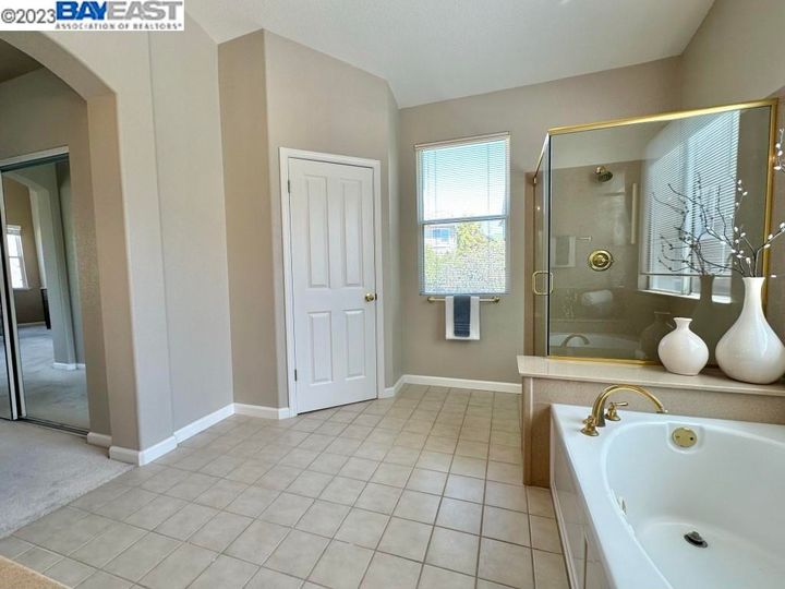 25536 Crestfield Dr, Castro Valley, CA | 5 Canyons. Photo 40 of 49