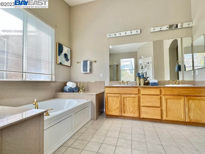 25536 Crestfield Dr, Castro Valley, CA | 5 Canyons. Photo 41 of 49