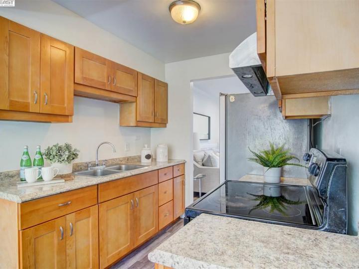 26897 Huntwood Ave #11, Hayward, CA, 94544 Townhouse. Photo 12 of 35