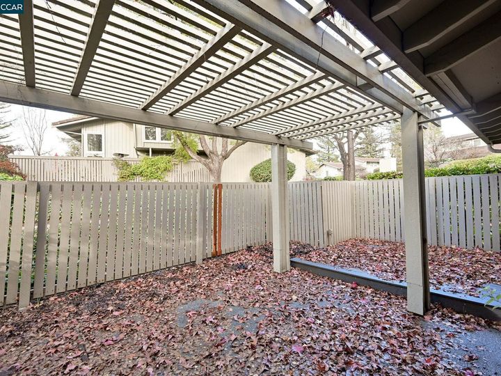 3 Rolling Green Cir, Pleasant Hill, CA, 94523 Townhouse. Photo 26 of 34