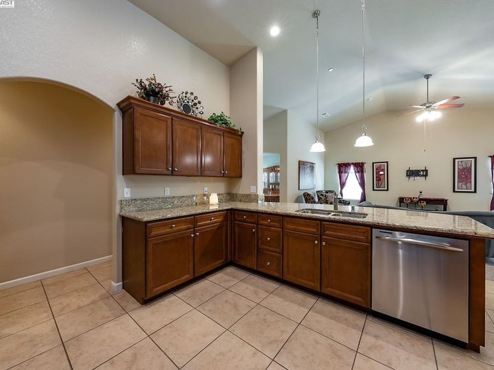 3075 N Carriage Ave, Fresno, CA | . Photo 14 of 40