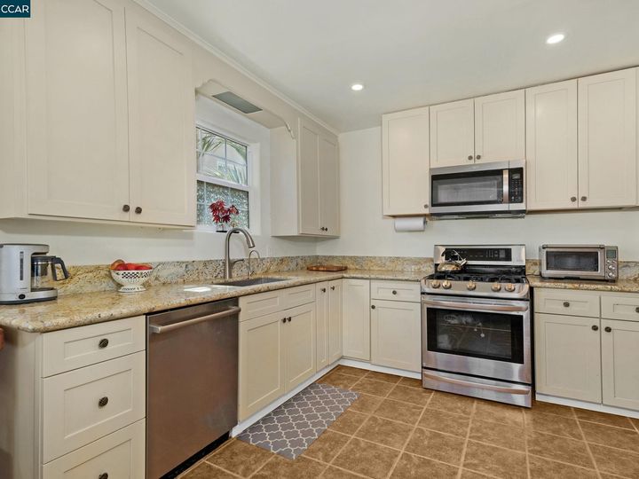 3241 Liese Ave, Oakland, CA | Allendale. Photo 11 of 25